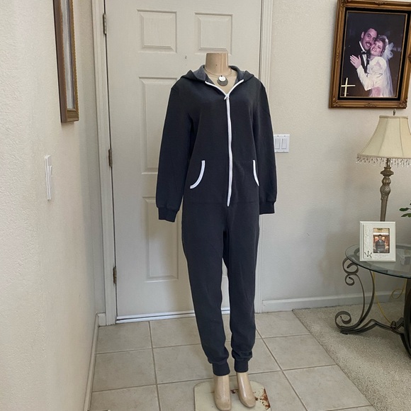 “GOODIELLOW & CO” 🖤 SUPER CUTE 💜 HOODED ONESIE - Picture 8 of 16